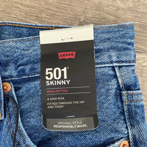 MSRP $108 NWT 24x32 Super Cute High Rise Levi’s “501 Skinny” Jeans in We Talk - Picture 3 of 13
